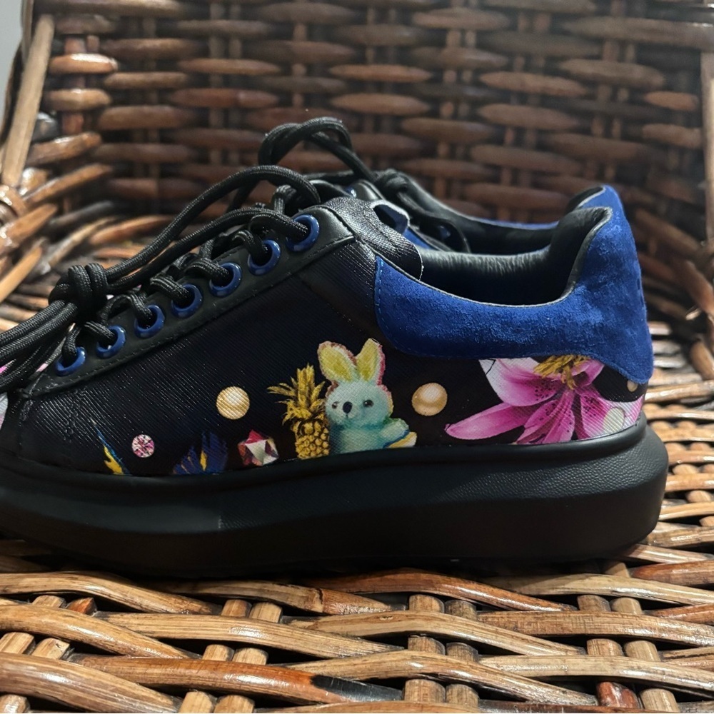 Hollie Watman Babes in Toyland Fashion
Sneakers. Size 6.5 Never worn ! - Picture 10 of 11